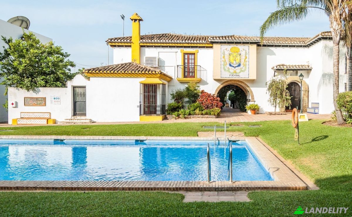 Townhouse for Sale Av Margaret Pitarch, Fuengirola, Malaga, Province of Malaga, Andalusia, Spain. Photo 1