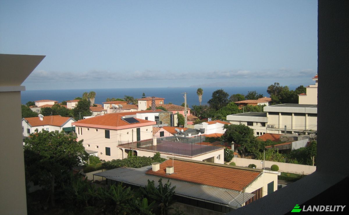 Apartment for Sale R da Escola 1, Canico, Santa Cruz, Madeira, Portugal. Photo 1