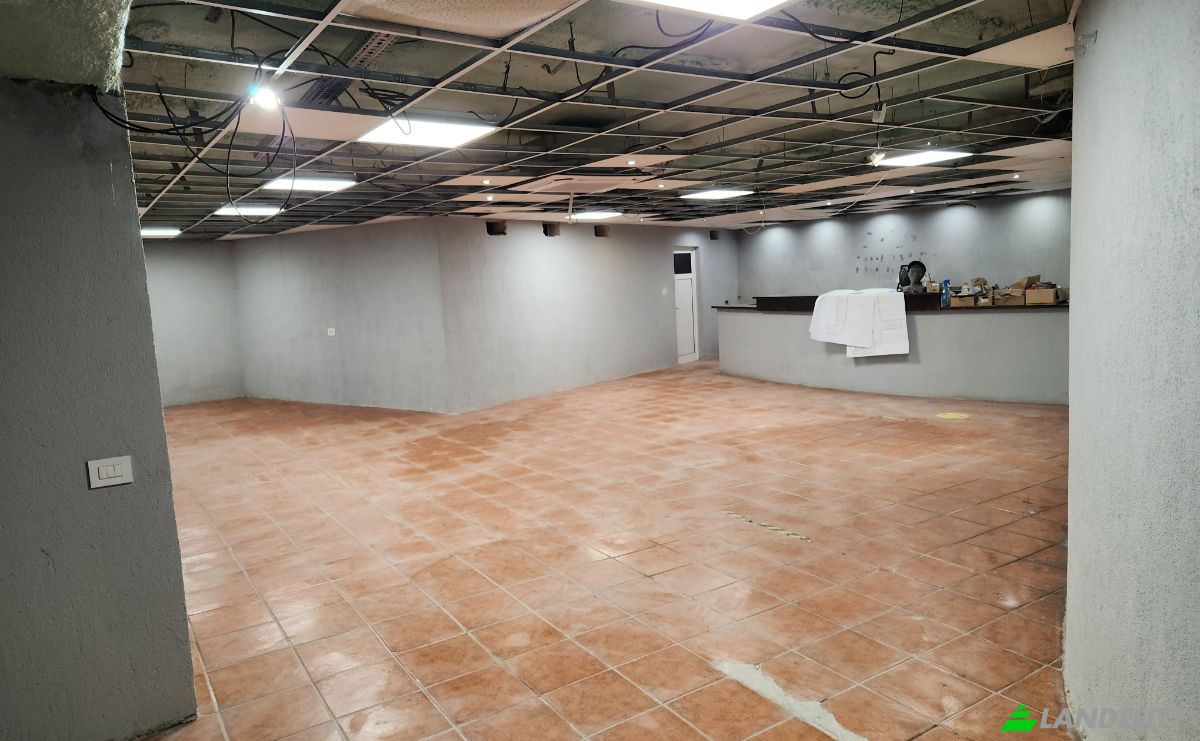 Commercial Building for Sale Bloc C26, Bulevardul 15 Noiembrie 84, 500102 Brasov, Brasov, Romania. Photo 2
