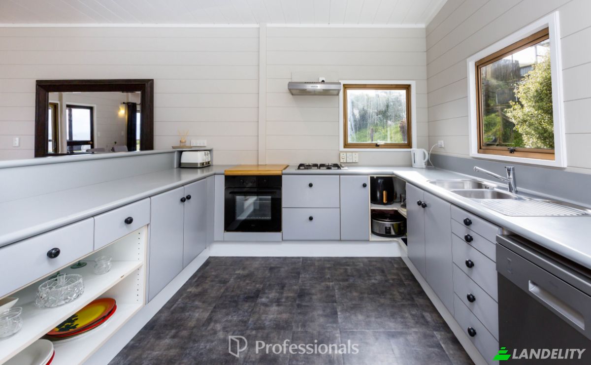 Single Family Home for Sale 52 Cypress Drive, Maungaraki, Lower Hutt 5010, Lower Hutt, Lower Hutt City, Wellington Region, New Zealand. Photo 7