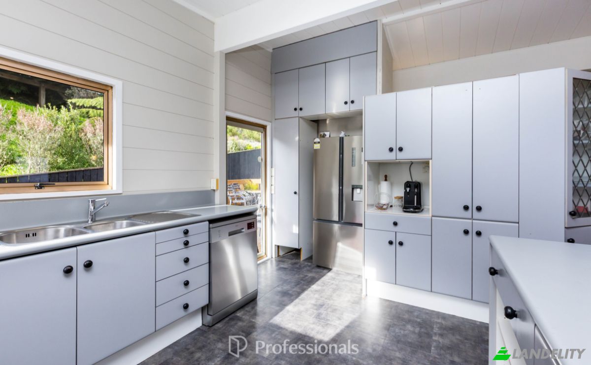 Single Family Home for Sale 52 Cypress Drive, Maungaraki, Lower Hutt 5010, Lower Hutt, Lower Hutt City, Wellington Region, New Zealand. Photo 8