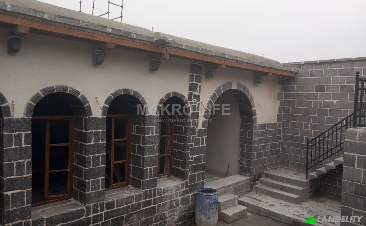 Commercial Building for Sale Hasirli, Karababa Sk No:25, 21200 Sur Diyarbakir, Diyarbakir, Sur, Turkiye. Photo 3