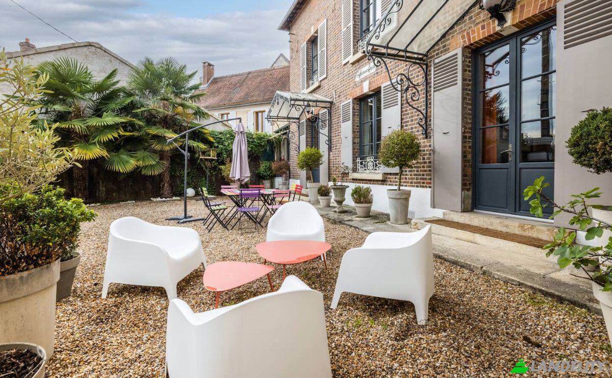Single Family Home for Sale 66 Rue de la Republique, 78650 Beynes, Beynes, Yvelines, Ile-de-France, France. Photo 15