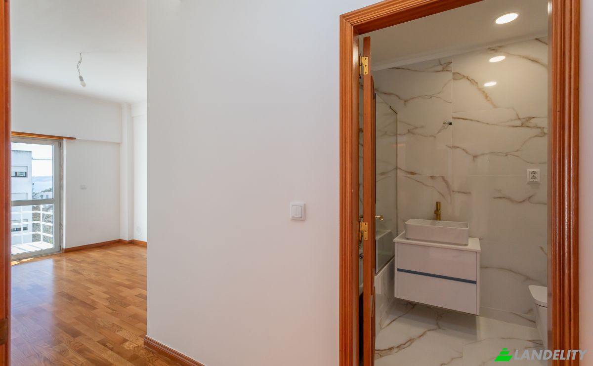 Apartment for Sale R Elisiario Carvalho 11, Paco de Arcos, Oeiras, Lisbon, Portugal. Photo 3