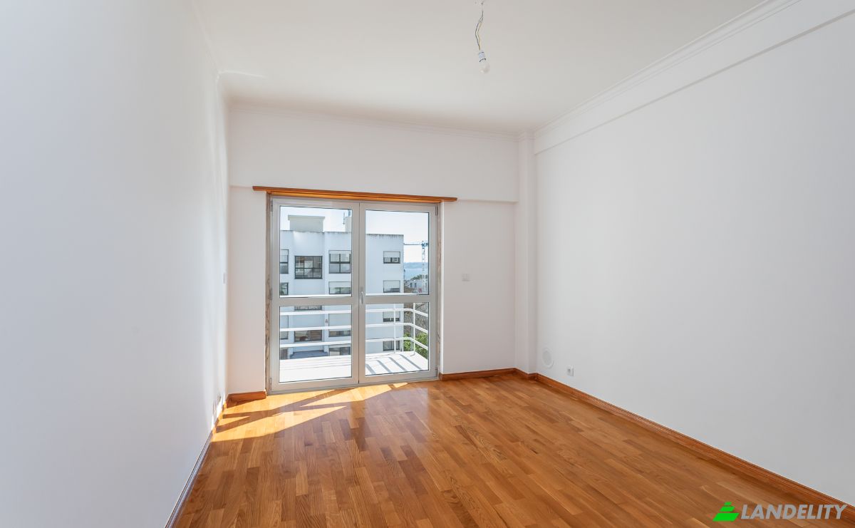 Apartment for Sale R Elisiario Carvalho 11, Paco de Arcos, Oeiras, Lisbon, Portugal. Photo 4