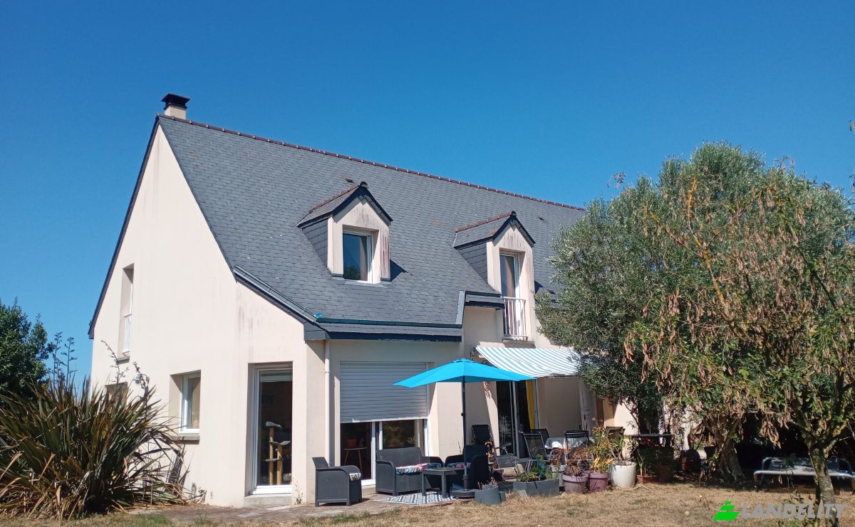 Villa for Sale 16 Rue des Courlis, 35350 Saint-Meloir-des-Ondes, Saint-Meloir-des-Ondes, Ille-et-Vilaine, Brittany, France. Photo 2