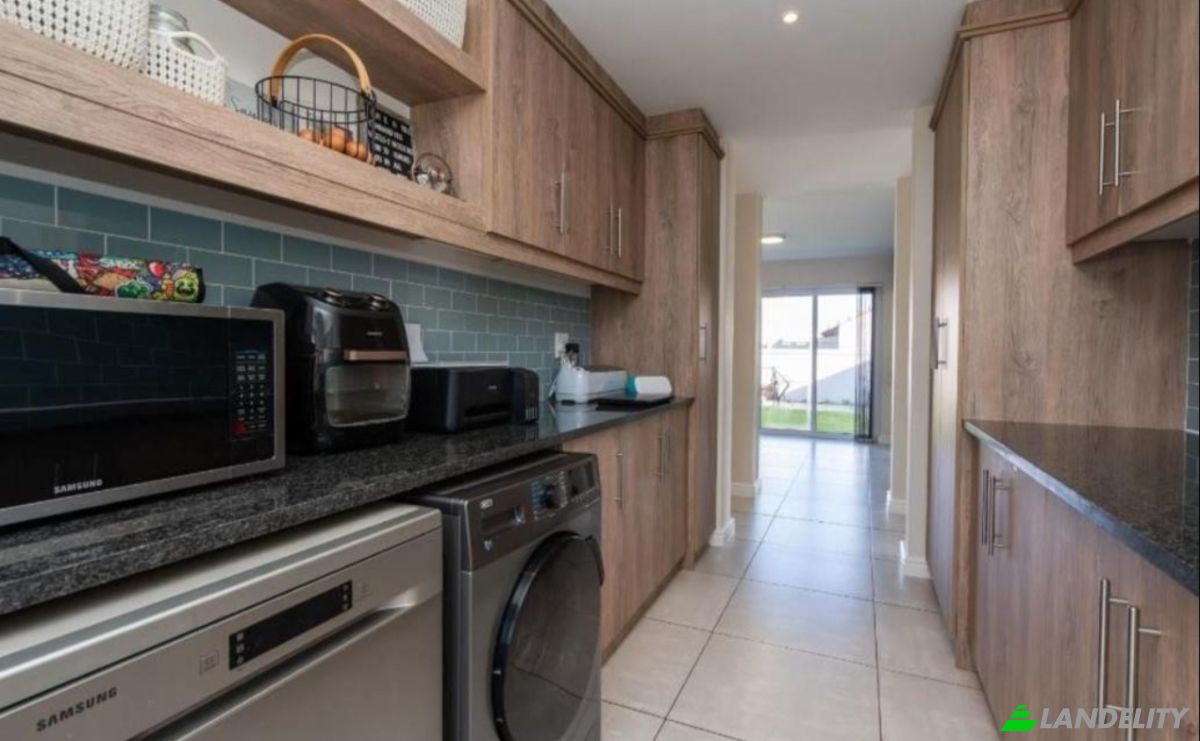 Single Family Home for Sale 1300 Vogelsanck St, Langebaan Country Estate, Langebaan, West Coast District Municipality, Western Cape, South Africa, 7357. Photo 14