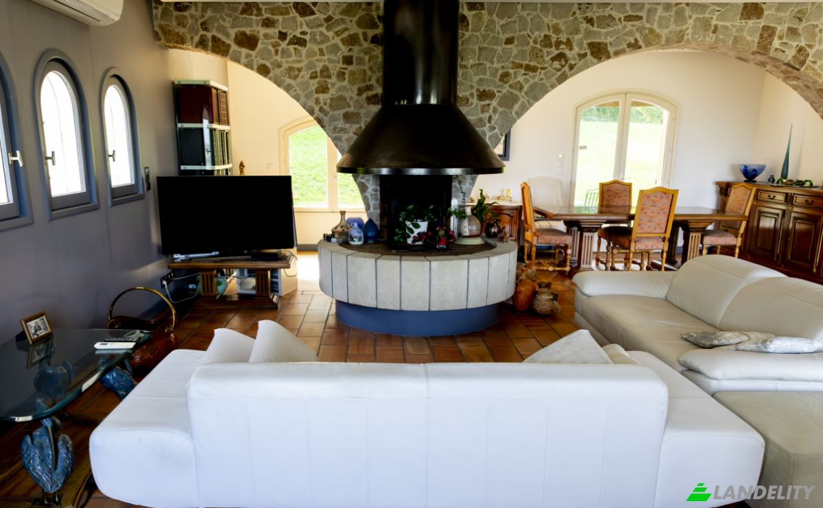 Villa for Sale 379d Chem de la Passardiere, 38200 Vienne, Vienne, Isere, Auvergne-Rhone-Alpes, France. Photo 3