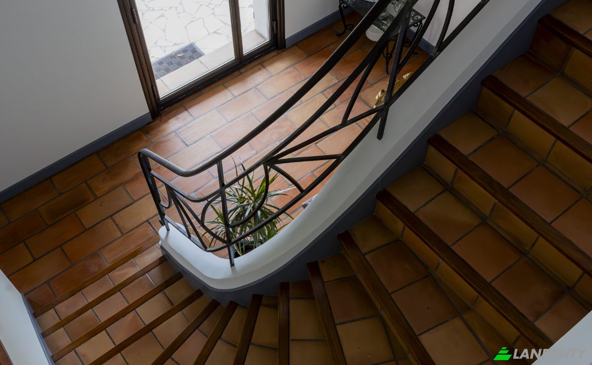 Villa for Sale 379d Chem de la Passardiere, 38200 Vienne, Vienne, Isere, Auvergne-Rhone-Alpes, France. Photo 6