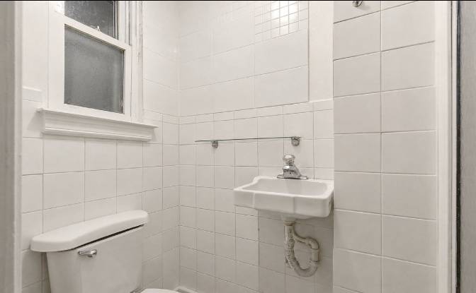 Single Family Home for Sale 3902 Bronxwood Ave. Photo#1