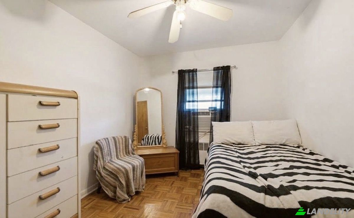 Single Family Home for Sale 3902 Bronxwood Ave, Bronx, NY 10466, USA, New York, Bronx County, United States. Photo 14