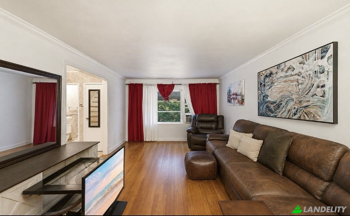 Single Family Home for Sale 3902 Bronxwood Ave, Bronx, NY 10466, USA, New York, Bronx County, United States. Photo 15