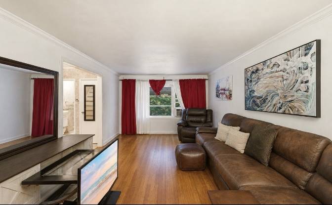 Single Family Home for Sale 3902 Bronxwood Ave. Photo#15