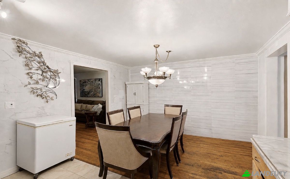 Single Family Home for Sale 3902 Bronxwood Ave, Bronx, NY 10466, USA, New York, Bronx County, United States. Photo 16
