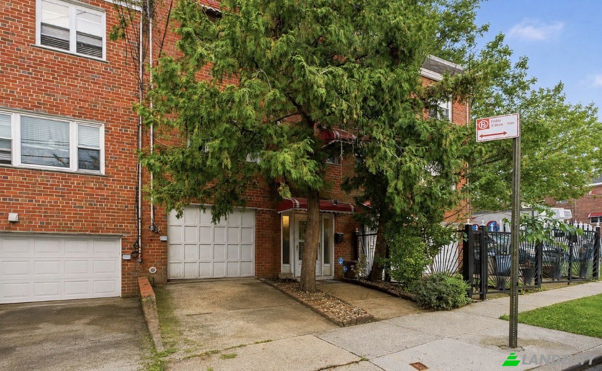 Single Family Home for Sale 3902 Bronxwood Ave, Bronx, NY 10466, USA, New York, Bronx County, United States. Photo 19