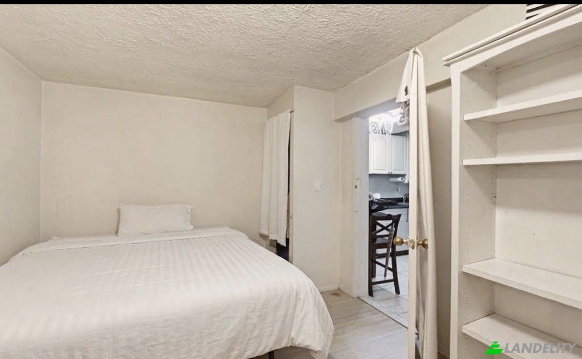 Single Family Home for Sale 3902 Bronxwood Ave, Bronx, NY 10466, USA, New York, Bronx County, United States. Photo 6