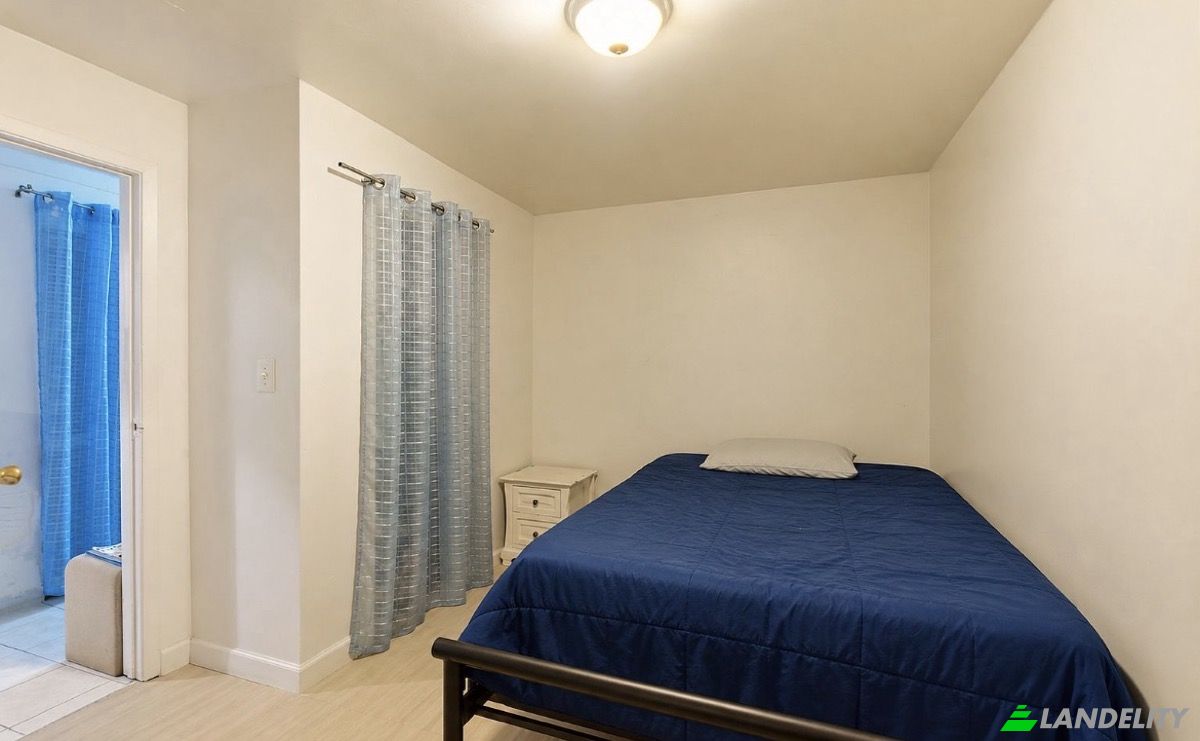 Single Family Home for Sale 3902 Bronxwood Ave, Bronx, NY 10466, USA, New York, Bronx County, United States. Photo 7
