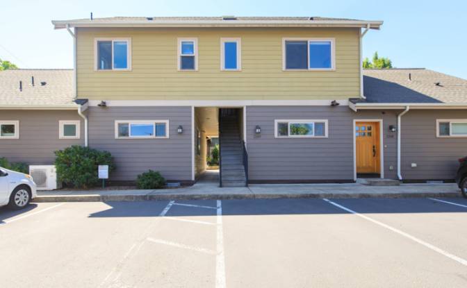 Condo for Sale 1245 Iowa St, Ashland. Photo#2