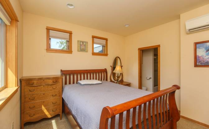 Condo for Sale 1245 Iowa St, Ashland. Photo#13