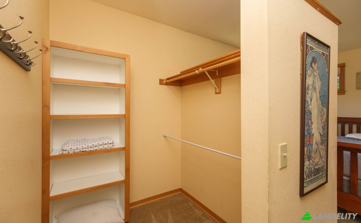 Condo for Sale 1245 Iowa St, Ashland, Jackson County, Oregon, United States, OR 97520, USA. Photo 15