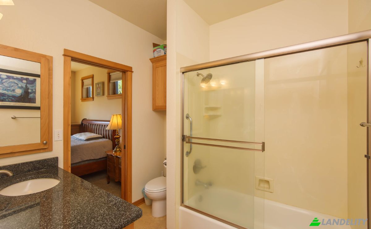 Condo for Sale 1245 Iowa St, Ashland, Jackson County, Oregon, United States, OR 97520, USA. Photo 17