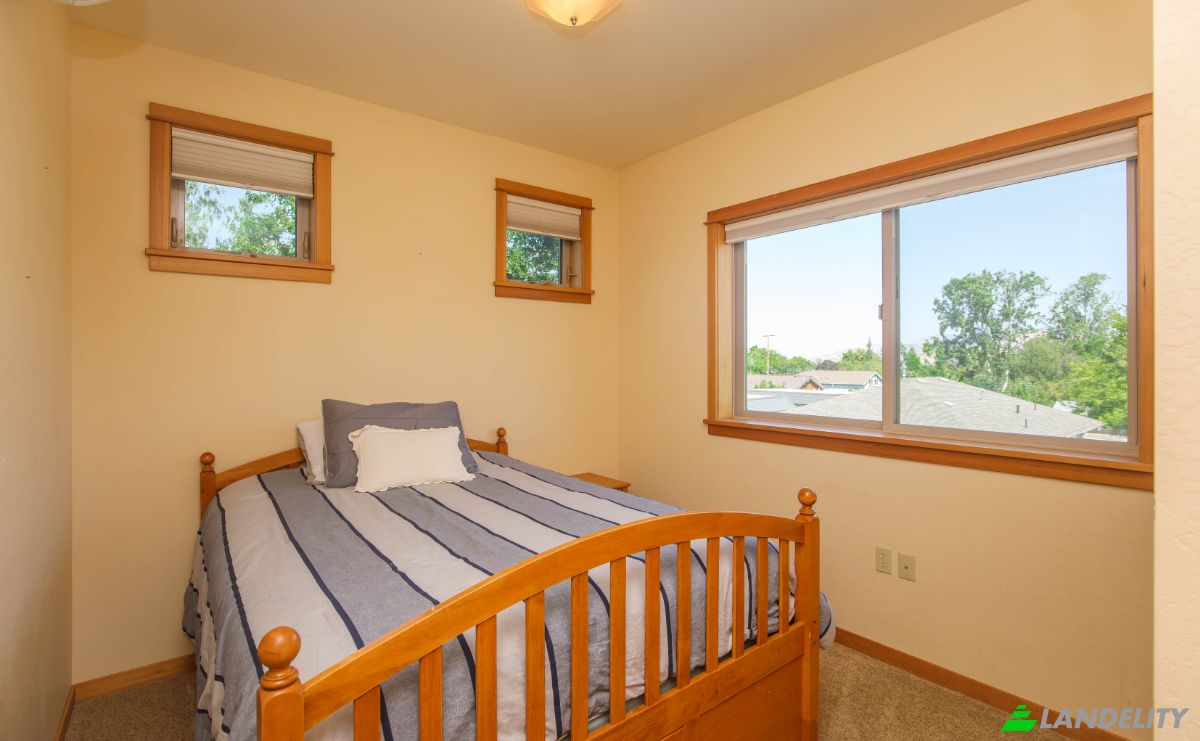 Condo for Sale 1245 Iowa St, Ashland, Jackson County, Oregon, United States, OR 97520, USA. Photo 18