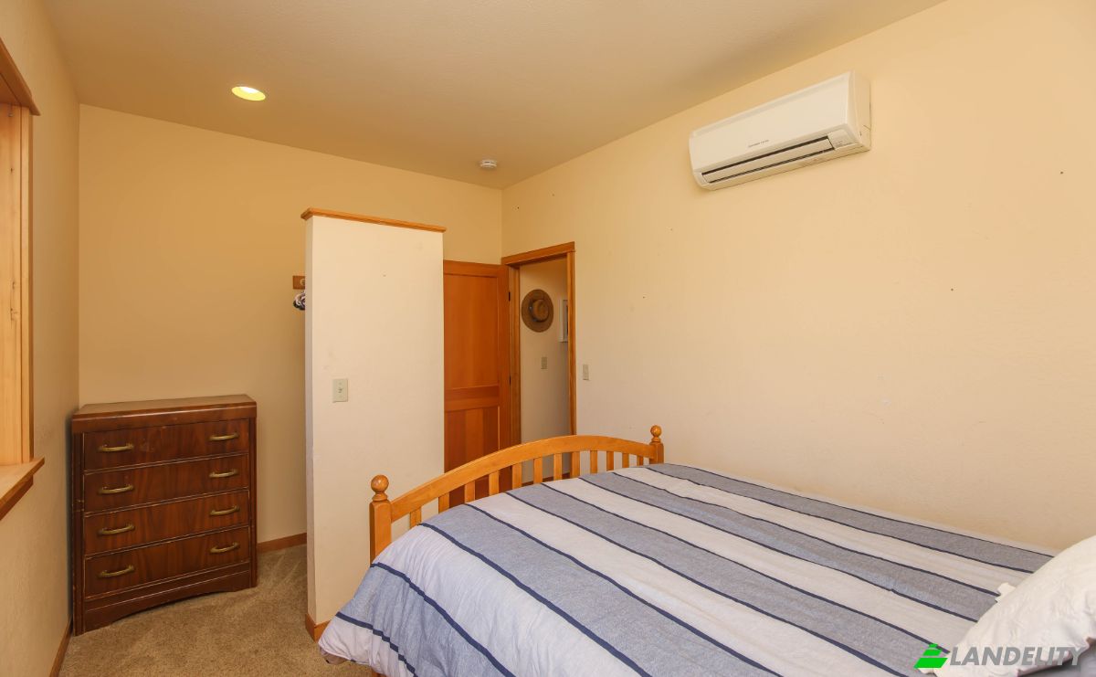 Condo for Sale 1245 Iowa St, Ashland, Jackson County, Oregon, United States, OR 97520, USA. Photo 19