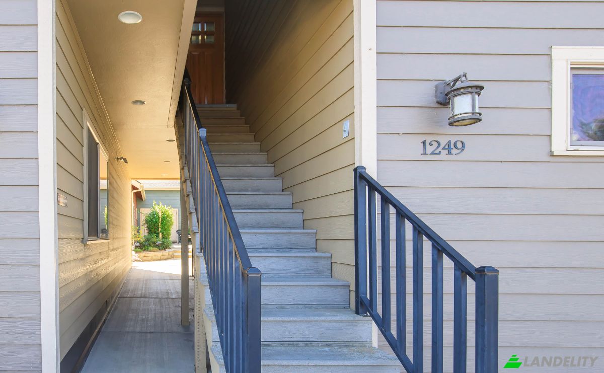 Condo for Sale 1245 Iowa St, Ashland, Jackson County, Oregon, United States, OR 97520, USA. Photo 3