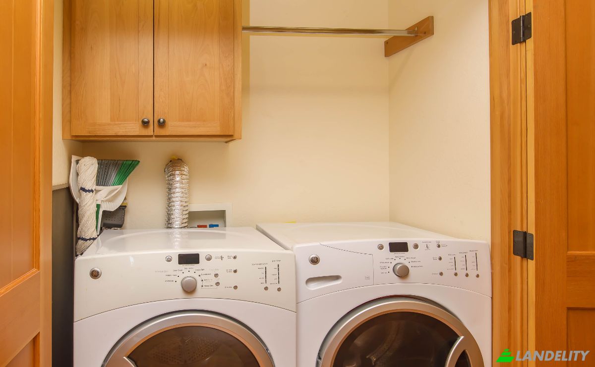 Condo for Sale 1245 Iowa St, Ashland, Jackson County, Oregon, United States, OR 97520, USA. Photo 21