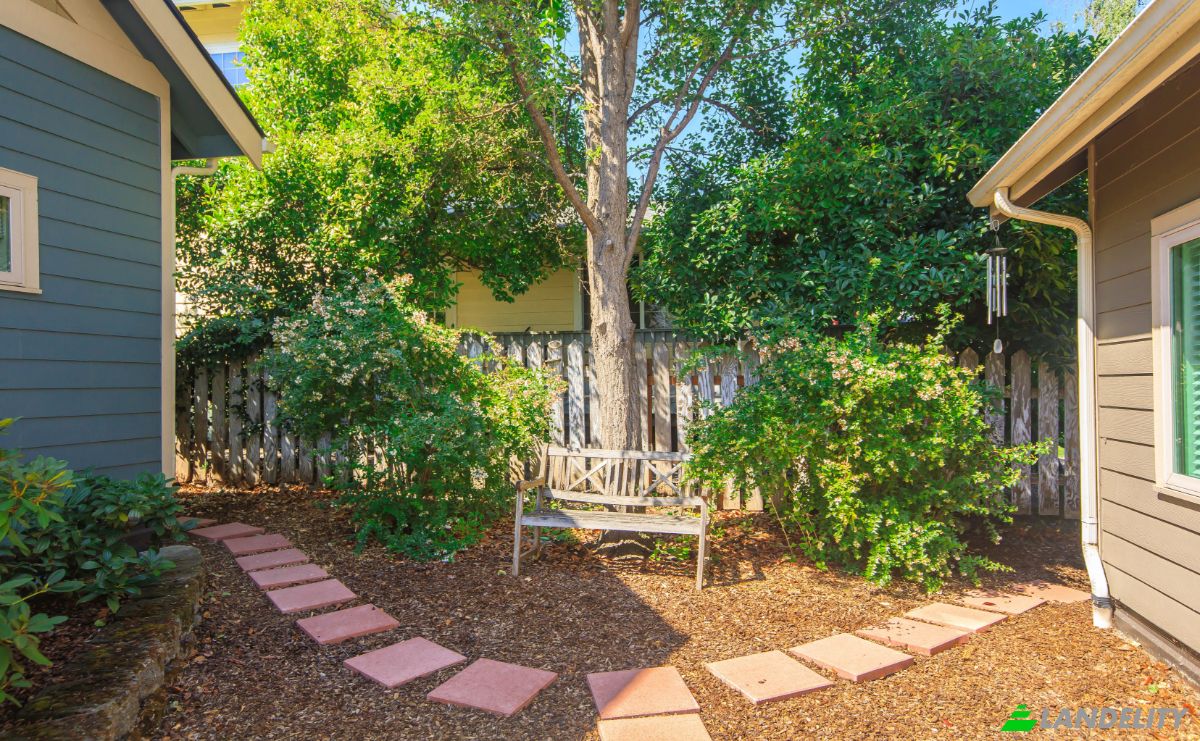 Condo for Sale 1245 Iowa St, Ashland, Jackson County, Oregon, United States, OR 97520, USA. Photo 22