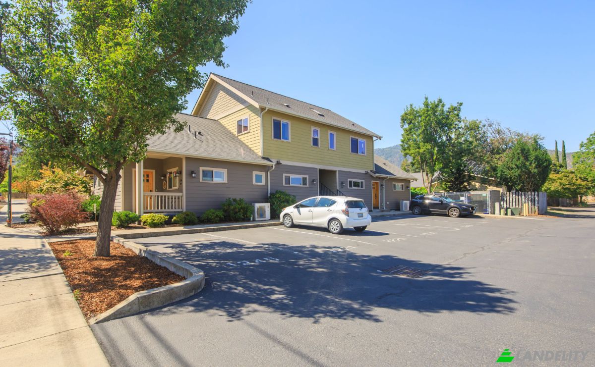 Condo for Sale 1245 Iowa St, Ashland, Jackson County, Oregon, United States, OR 97520, USA. Photo 1
