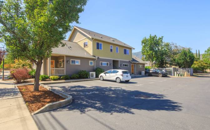 Condo for Sale 1245 Iowa St, Ashland. Photo#1