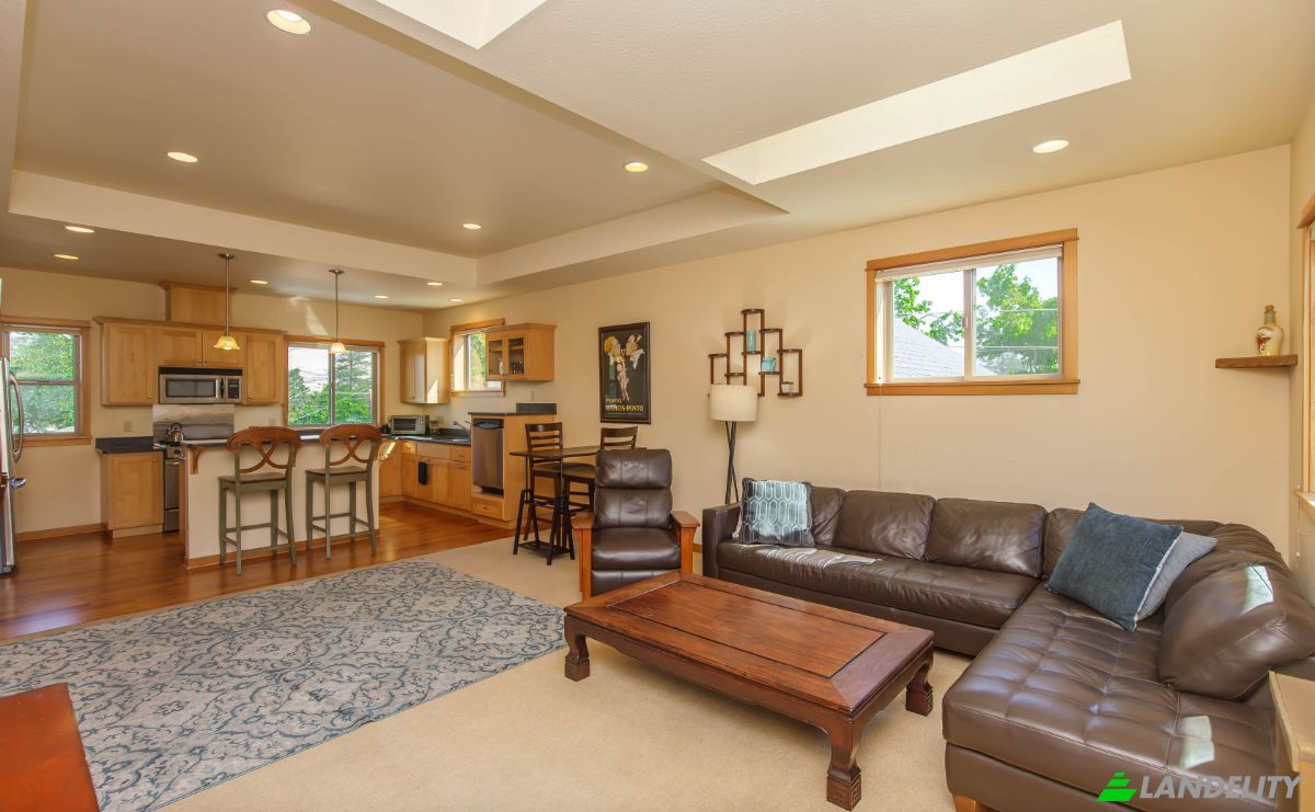 Condo for Sale 1245 Iowa St, Ashland, Jackson County, Oregon, United States, OR 97520, USA. Photo 6