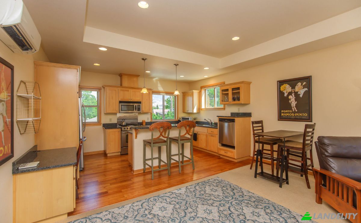 Condo for Sale 1245 Iowa St, Ashland, Jackson County, Oregon, United States, OR 97520, USA. Photo 8