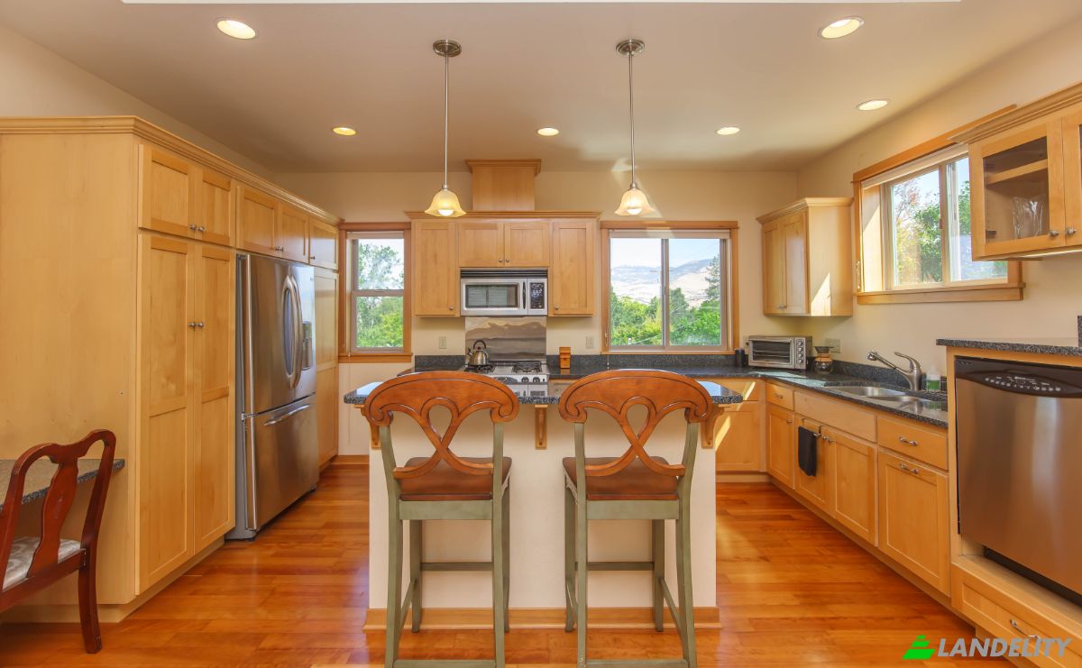 Condo for Sale 1245 Iowa St, Ashland, Jackson County, Oregon, United States, OR 97520, USA. Photo 9