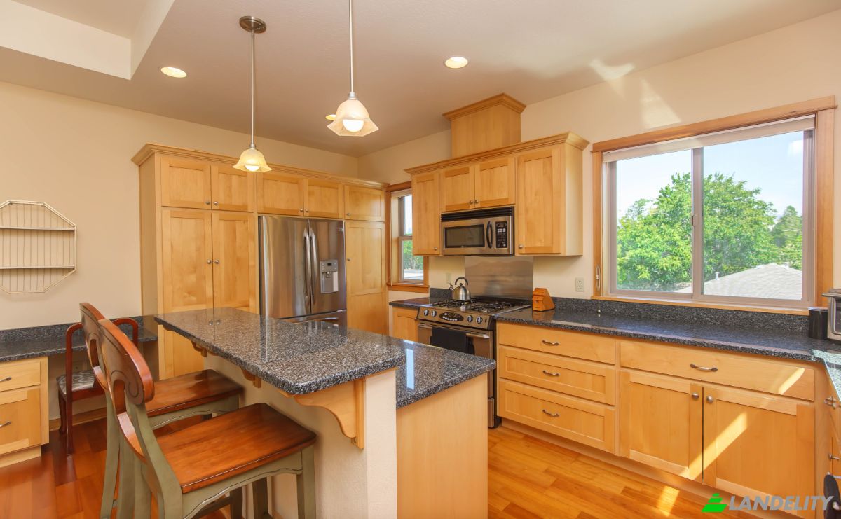 Condo for Sale 1245 Iowa St, Ashland, Jackson County, Oregon, United States, OR 97520, USA. Photo 10