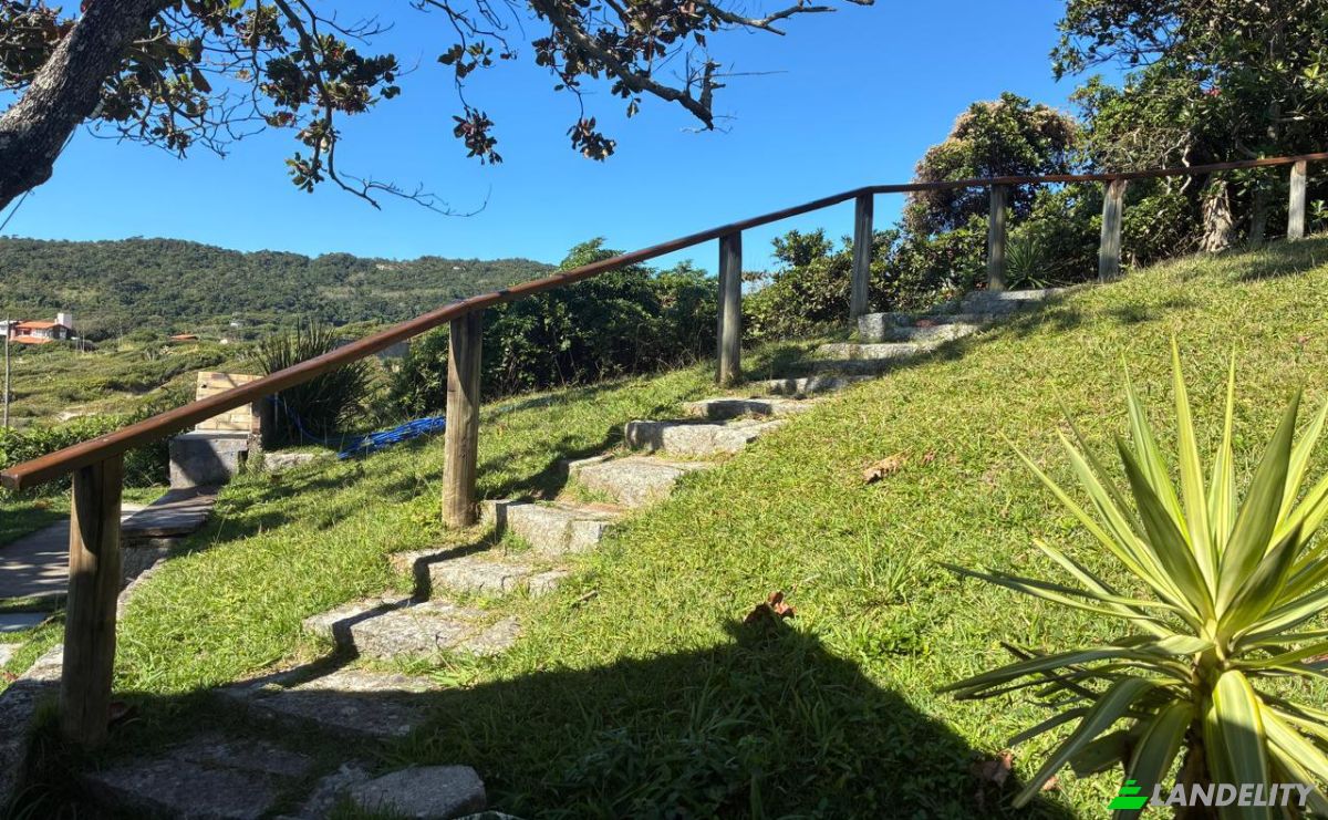 Single Family Home for Sale Servidao Guilherme M de Oliveira, Praia de Cima Pinheira, Palhoca, Santa Catarina, Brazil, 88139-388. Photo 3