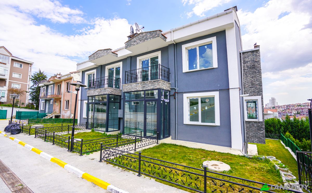 Villa for Sale Bahcesehir 2 Kisim Mh, Turgut Ozal Blv 60O, 34488 Basaksehir Istanbul, Istanbul, Basaksehir, Turkiye. Photo 3