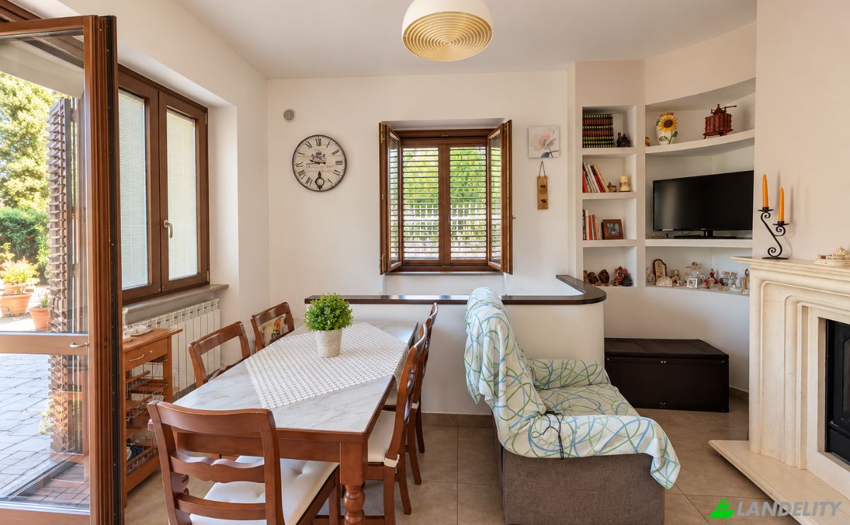 Apartment for Sale Via Vincenzo Donadio, 75029 Valsinni MT, Valsinni, Province of Matera, Basilicata, Italy. Photo 6