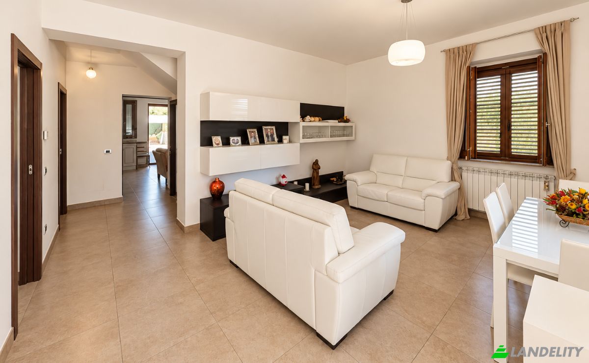 Apartment for Sale Via Vincenzo Donadio, 75029 Valsinni MT, Valsinni, Province of Matera, Basilicata, Italy. Photo 4