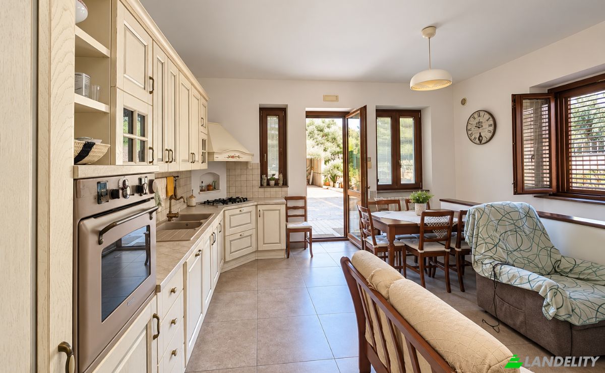 Apartment for Sale Via Vincenzo Donadio, 75029 Valsinni MT, Valsinni, Province of Matera, Basilicata, Italy. Photo 5