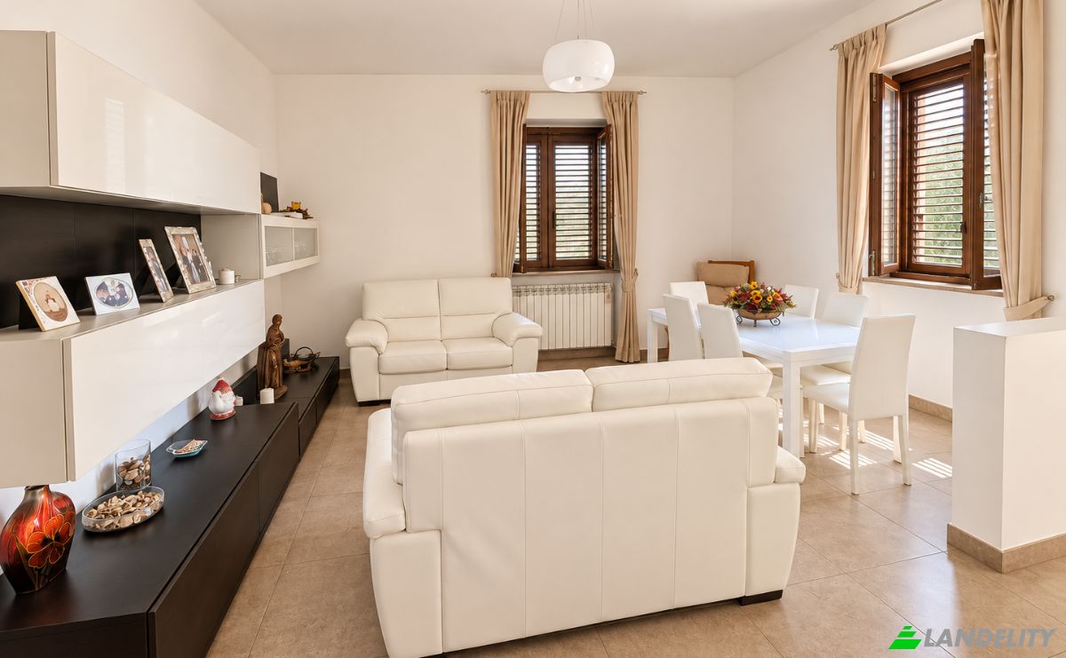 Apartment for Sale Via Vincenzo Donadio, 75029 Valsinni MT, Valsinni, Province of Matera, Basilicata, Italy. Photo 2