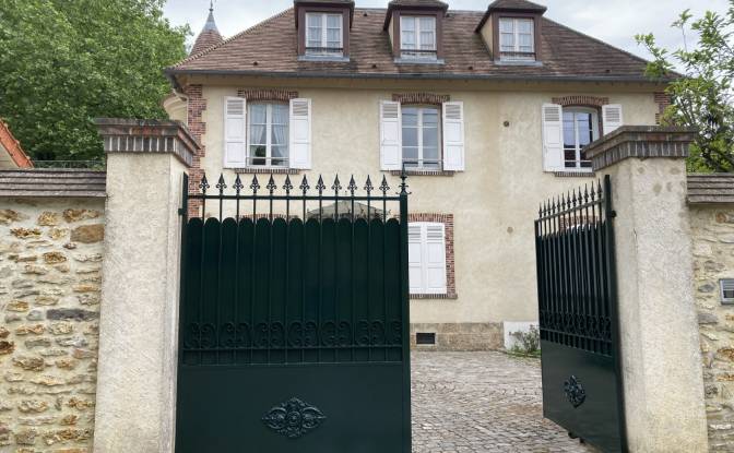 Villa for Sale 8 Rue de la Guesle. Photo#1 Villa for Sale 8 Rue de la Guesle. Photo#1