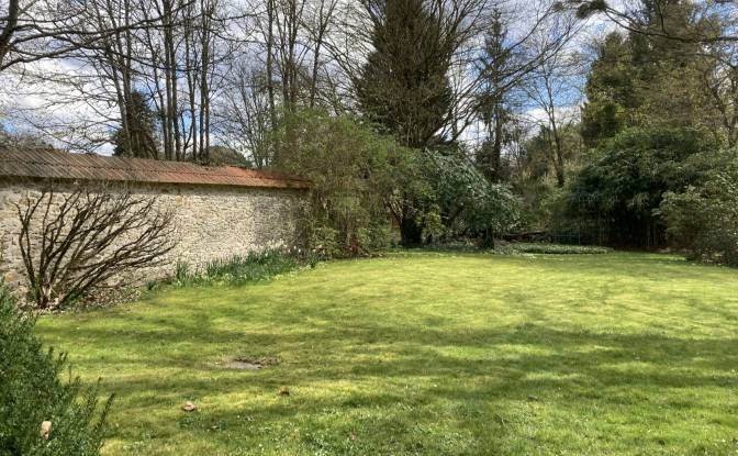 Villa for Sale 8 Rue de la Guesle. Photo#2 Villa for Sale 8 Rue de la Guesle. Photo#2