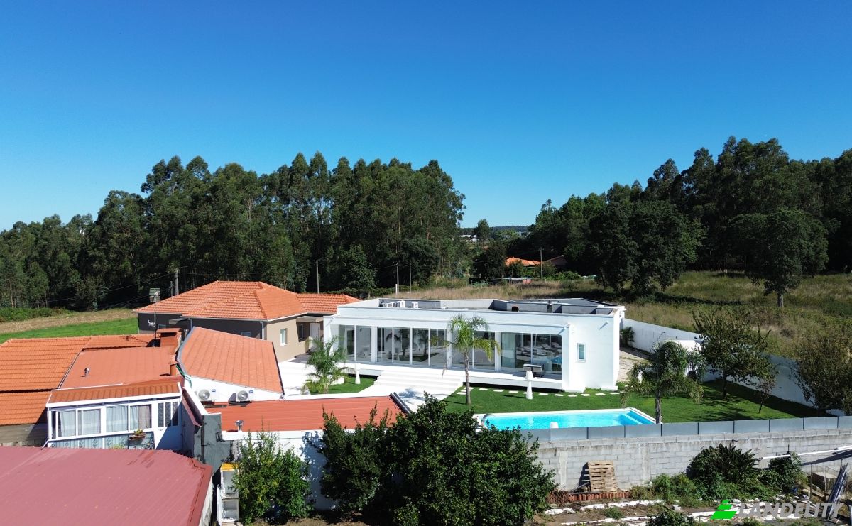Townhouse for Sale R de Mosteiro 205, 4485-935 Mosteiro, Mosteiro, Vila do Conde, Porto District, Portugal. Photo 1
