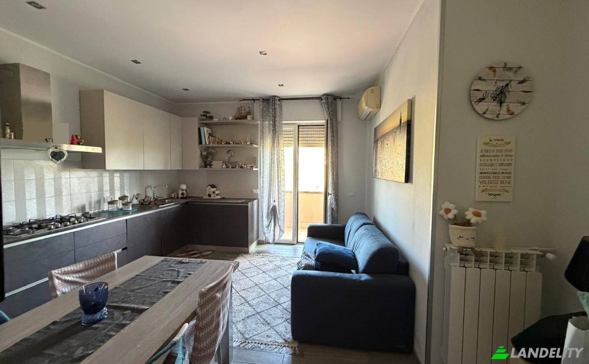 Apartment for Sale Via Vigliarolo, 88100 Catanzaro CZ, Catanzaro, Province of Catanzaro, Calabria, Italy. Photo 3