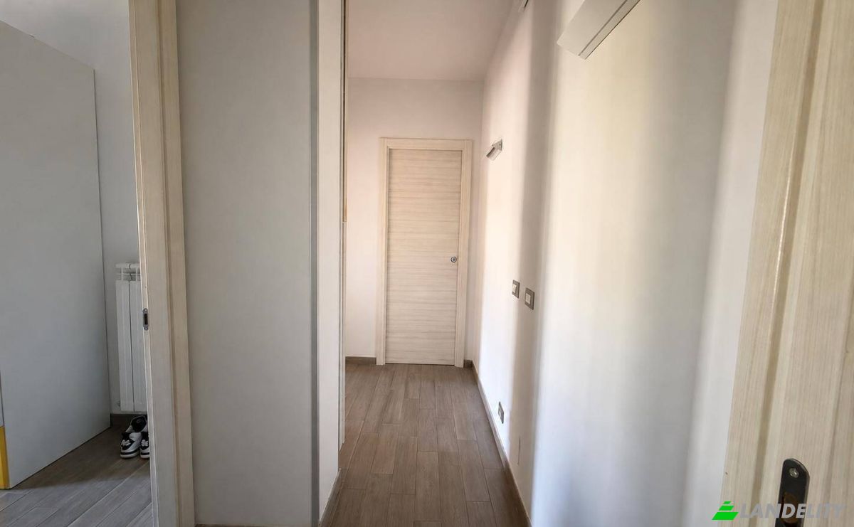 Apartment for Sale Via Vigliarolo, 88100 Catanzaro CZ, Catanzaro, Province of Catanzaro, Calabria, Italy. Photo 9