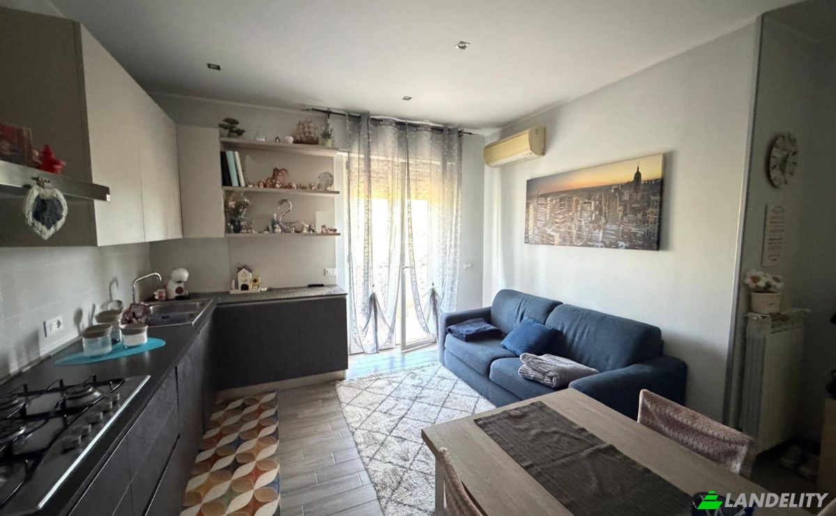 Apartment for Sale Via Vigliarolo, 88100 Catanzaro CZ, Catanzaro, Province of Catanzaro, Calabria, Italy. Photo 5