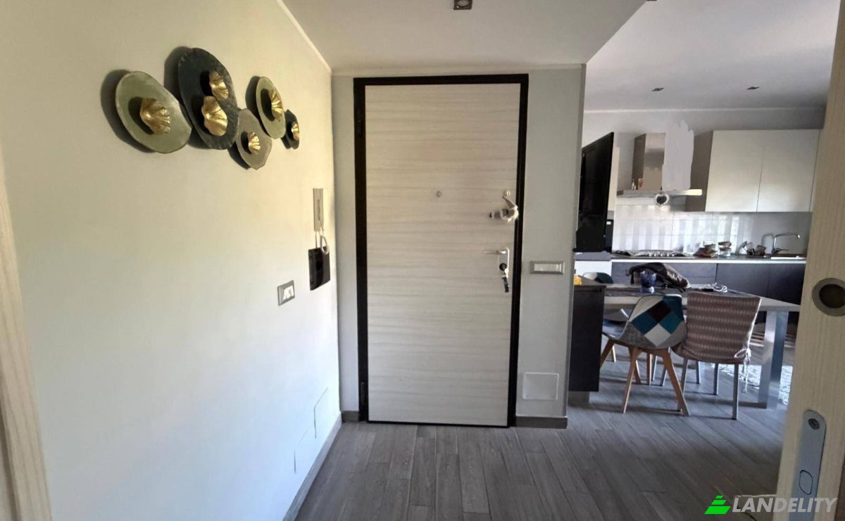 Apartment for Sale Via Vigliarolo, 88100 Catanzaro CZ, Catanzaro, Province of Catanzaro, Calabria, Italy. Photo 2