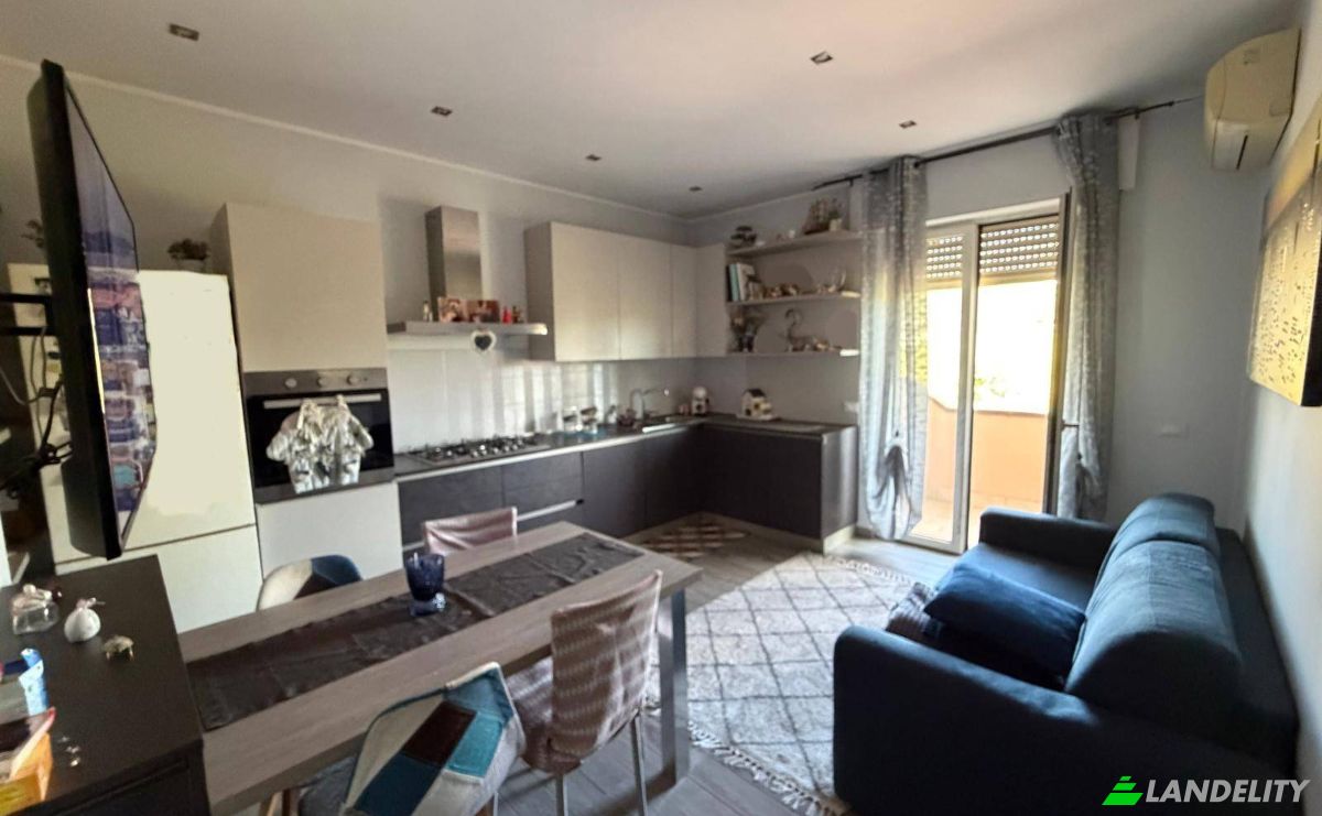 Apartment for Sale Via Vigliarolo, 88100 Catanzaro CZ, Catanzaro, Province of Catanzaro, Calabria, Italy. Photo 4